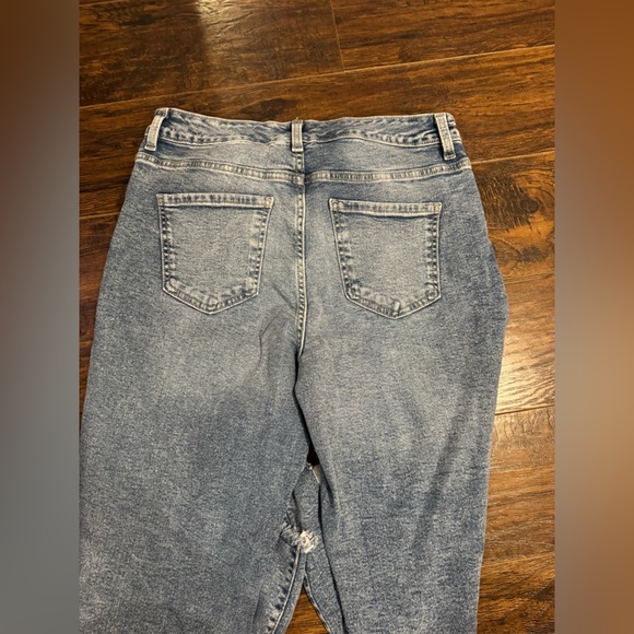 Time and Tru Women's Straight Leg Jeans - Light Blue - Picture 3 of 3